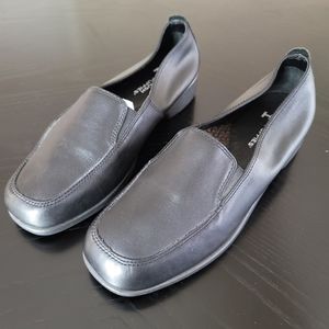 Womens Black leather shoes, size 9.5